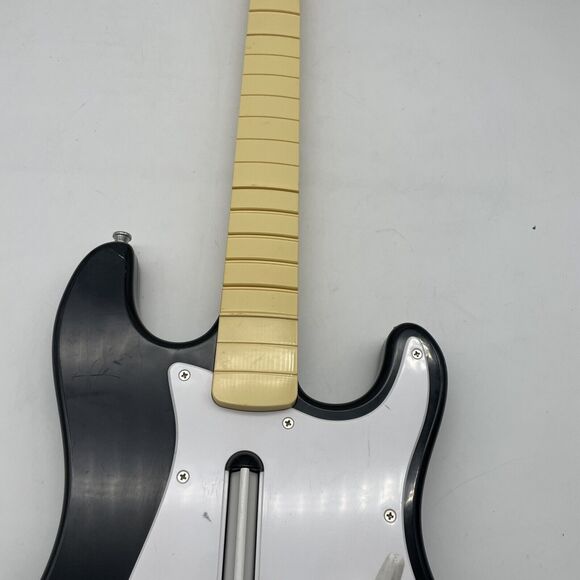 Harmonix Fender Stratocaster PS3 Wireless Guitar Controller (822151) No Dongle - Picture 4 of 8